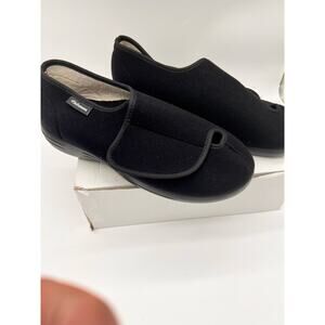 Schawos pull on shoe. Unisex  M 12 W 15 comfortable B35